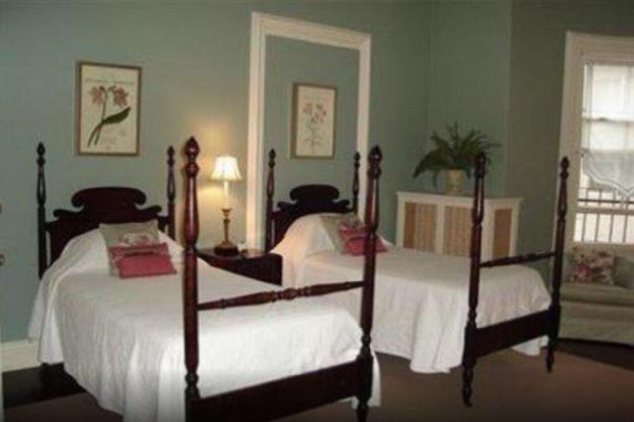 Bed and Breakfast The College Club Of Бостон Номер фото