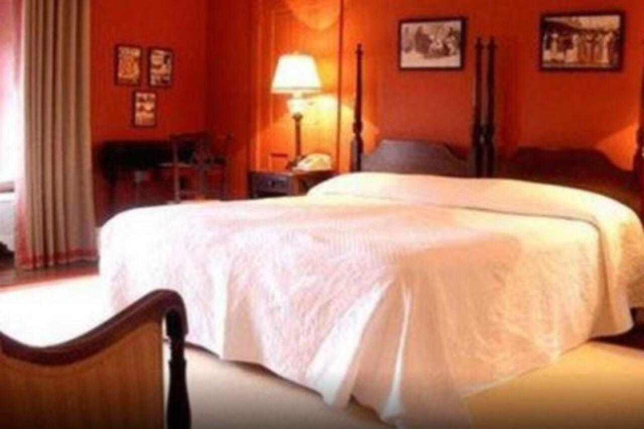 Bed and Breakfast The College Club Of Бостон Номер фото